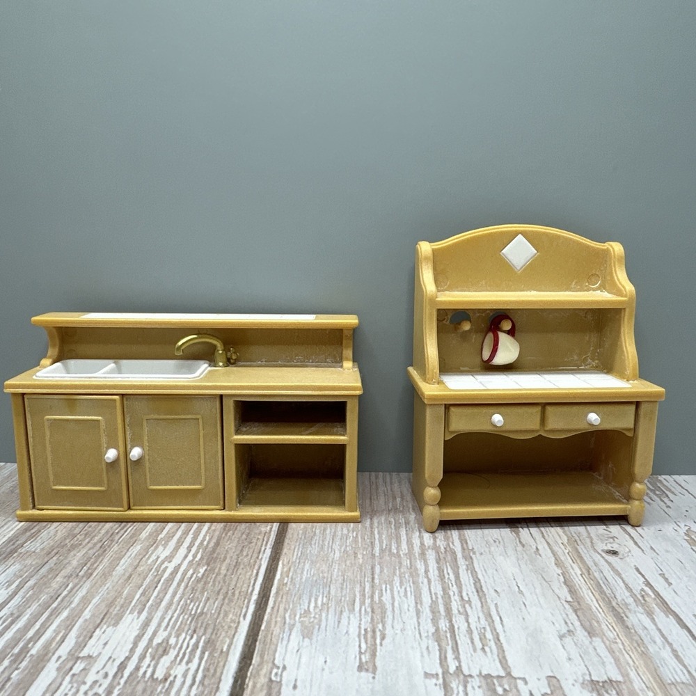 Calico Critters Sylvanian Families Dollhouse Kitchen  Sink Tile Top & Hutch Set